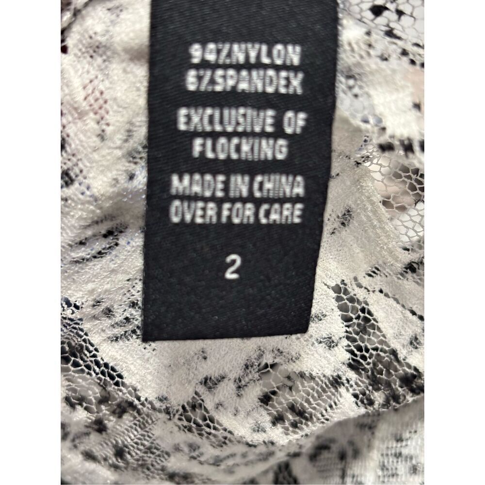 ❤️Torrid Lace Sheer Top - Picture 4 of 4